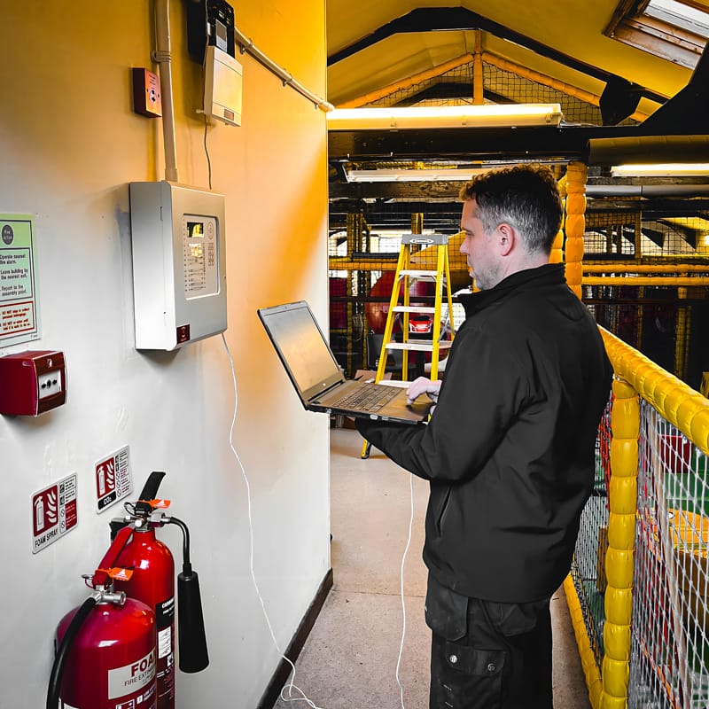 What Extinguisher Should I Use? - Fire Safety & Protection Services  Hertfordshire. Call 01582 469000 today