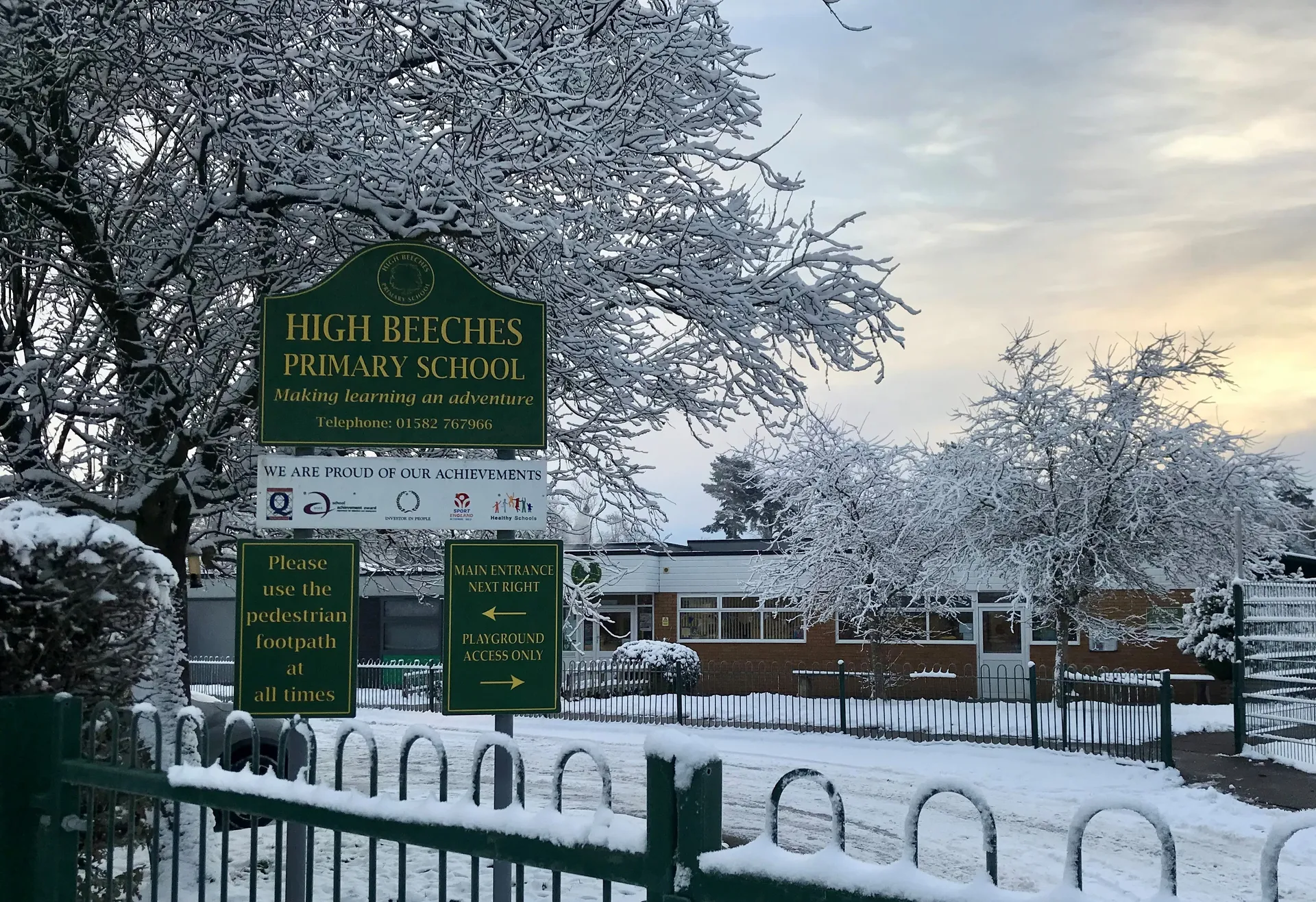 High Beeches Primary School, Harpenden High Beeches Primary School, Harpenden in the snow